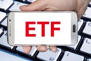 港股低开高走 多只港股通相关ETF提示溢价风险