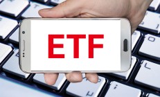 港股低开高走 多只港股通相关ETF提示溢价风险