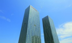 青岛农商银行：董事长王锡峰因到龄退休辞任