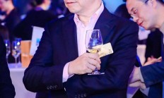 明月镜片实控人等减持套现3.84亿 2021年上市募9亿