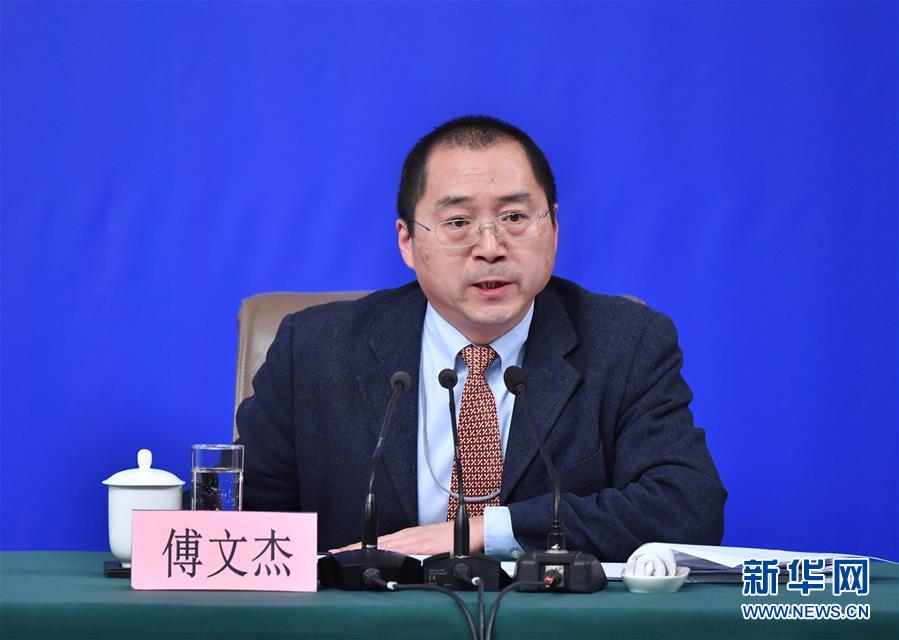 全国人大常委会委员、中国社会保障学会会长郑功成：建议有效干预35岁就业限制