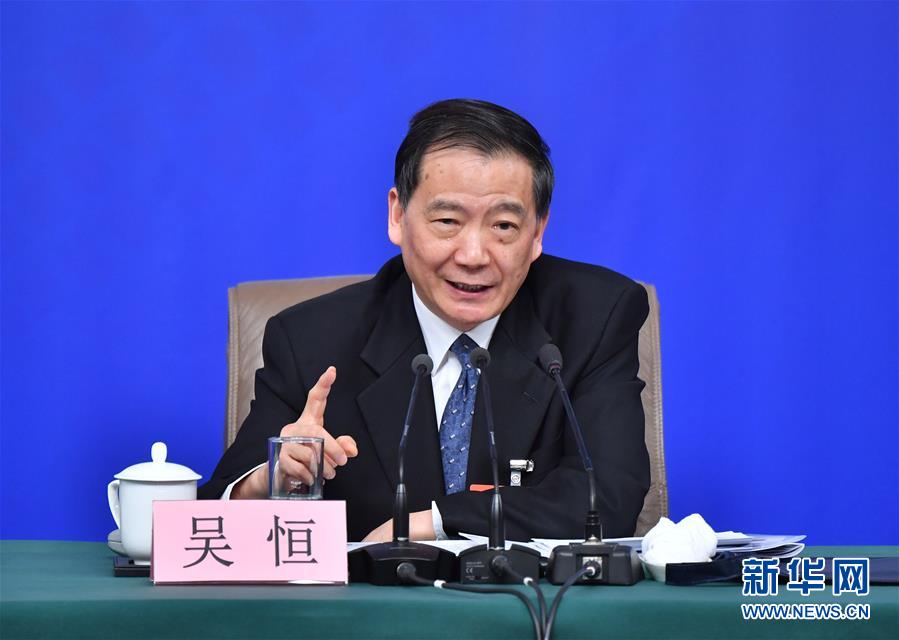 全国人大常委会委员、中国社会保障学会会长郑功成：建议有效干预35岁就业限制