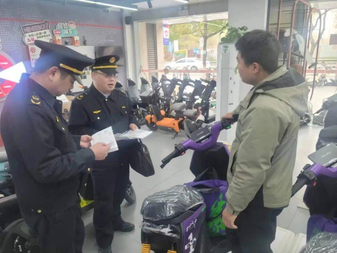 海淀区花园路街道开展“安全生产月”宣传活动 为居民电动自行车电池免费提供安全检测