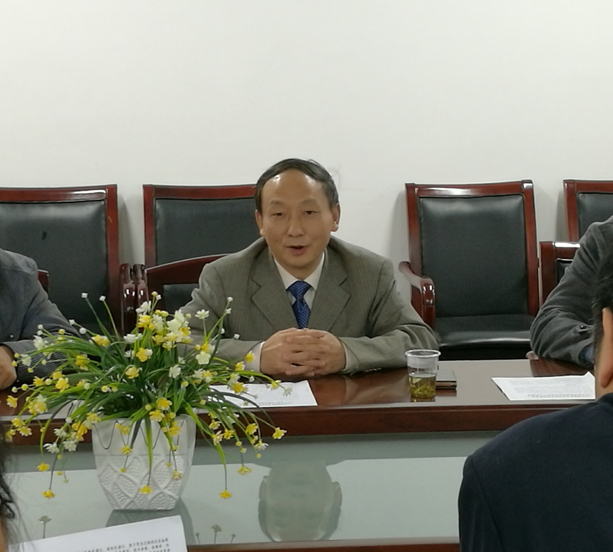汇通银行：选举谢侨华为董事长