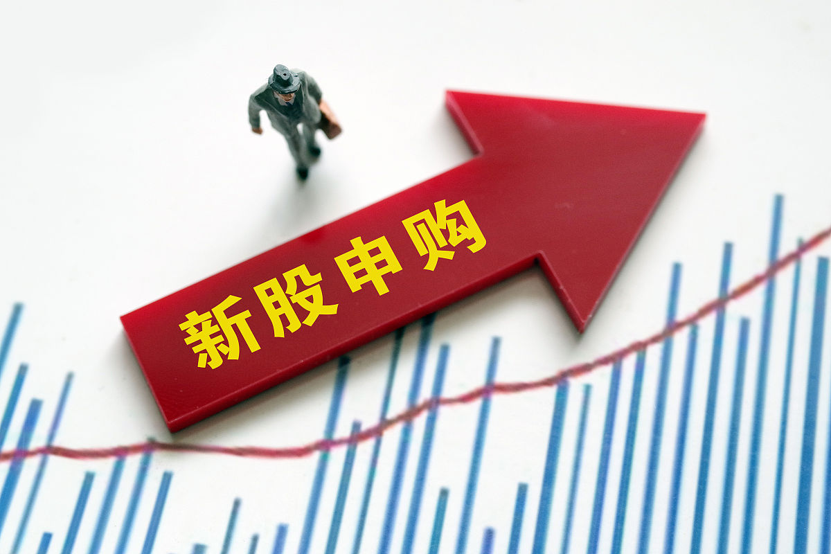 两市成交额不足1.3万亿元！这一新题材，为何突掀涨停潮？