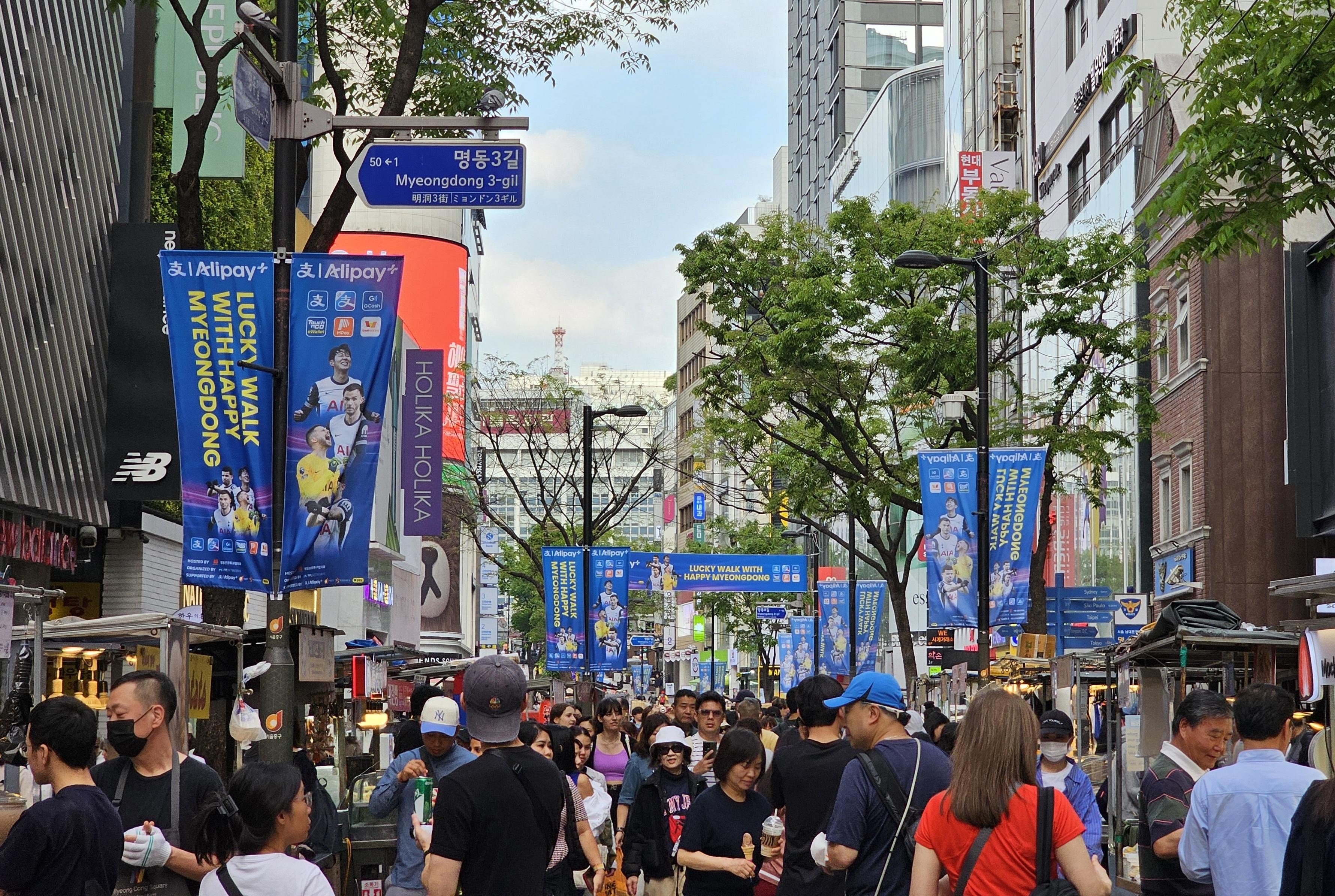 入境游潜力持续释放 多地“圈粉”外国游客