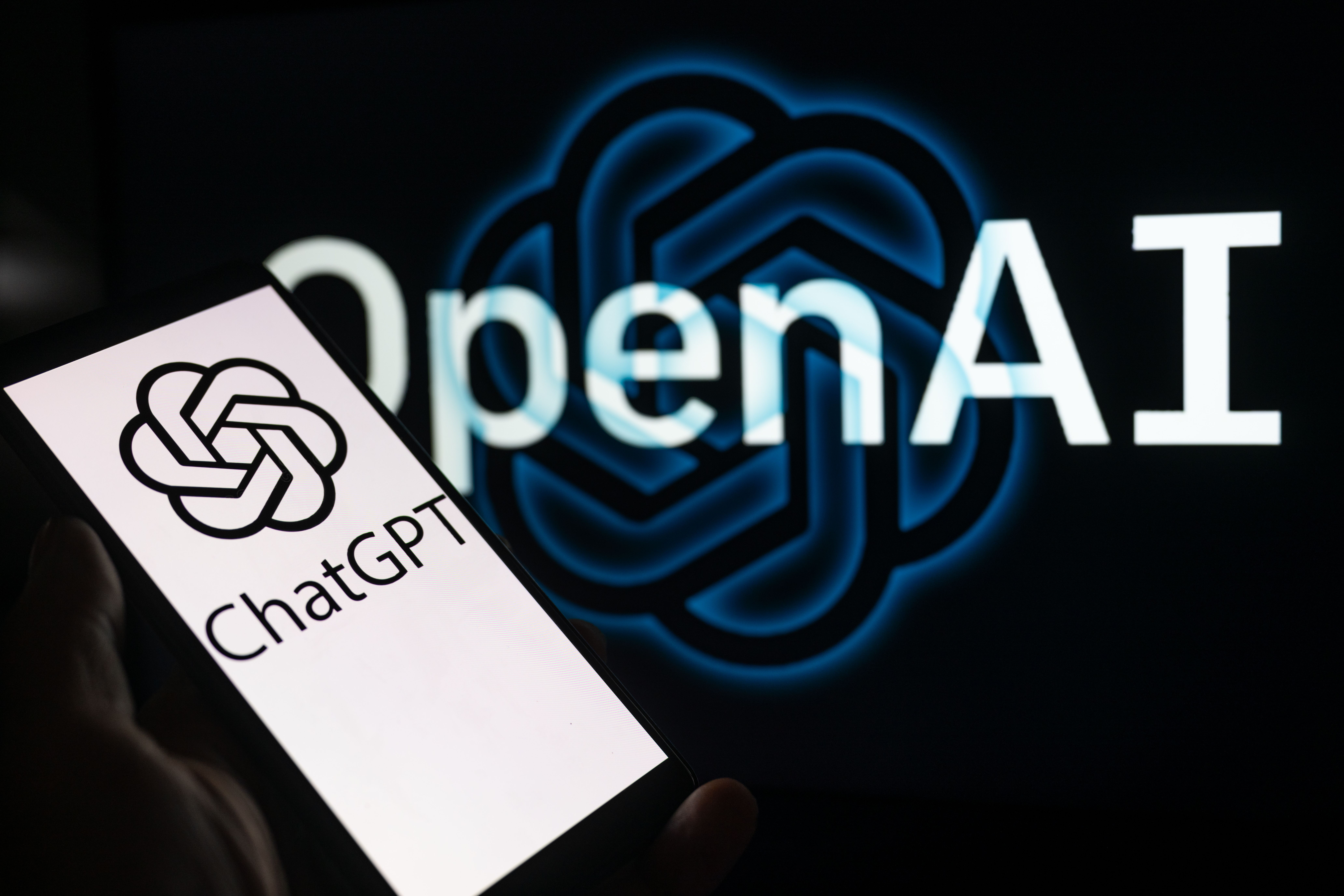 马斯克组团竞购OpenAI？阿尔特曼隔空回应；OpenAI据称将在今年完成首个定制芯片设计丨全球科技早参