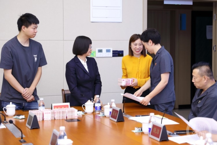 “真金白银”增强投资者获得感 近30家券商拟年中大派现