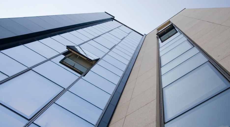 长鸿高科上半年扣非亏损 拟向实控人买连亏两年的公司