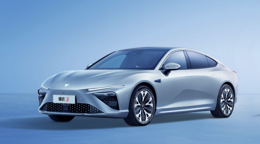 五大光伏龙头半年巨亏170多亿元,谁在增亏?谁的“血条”更厚?