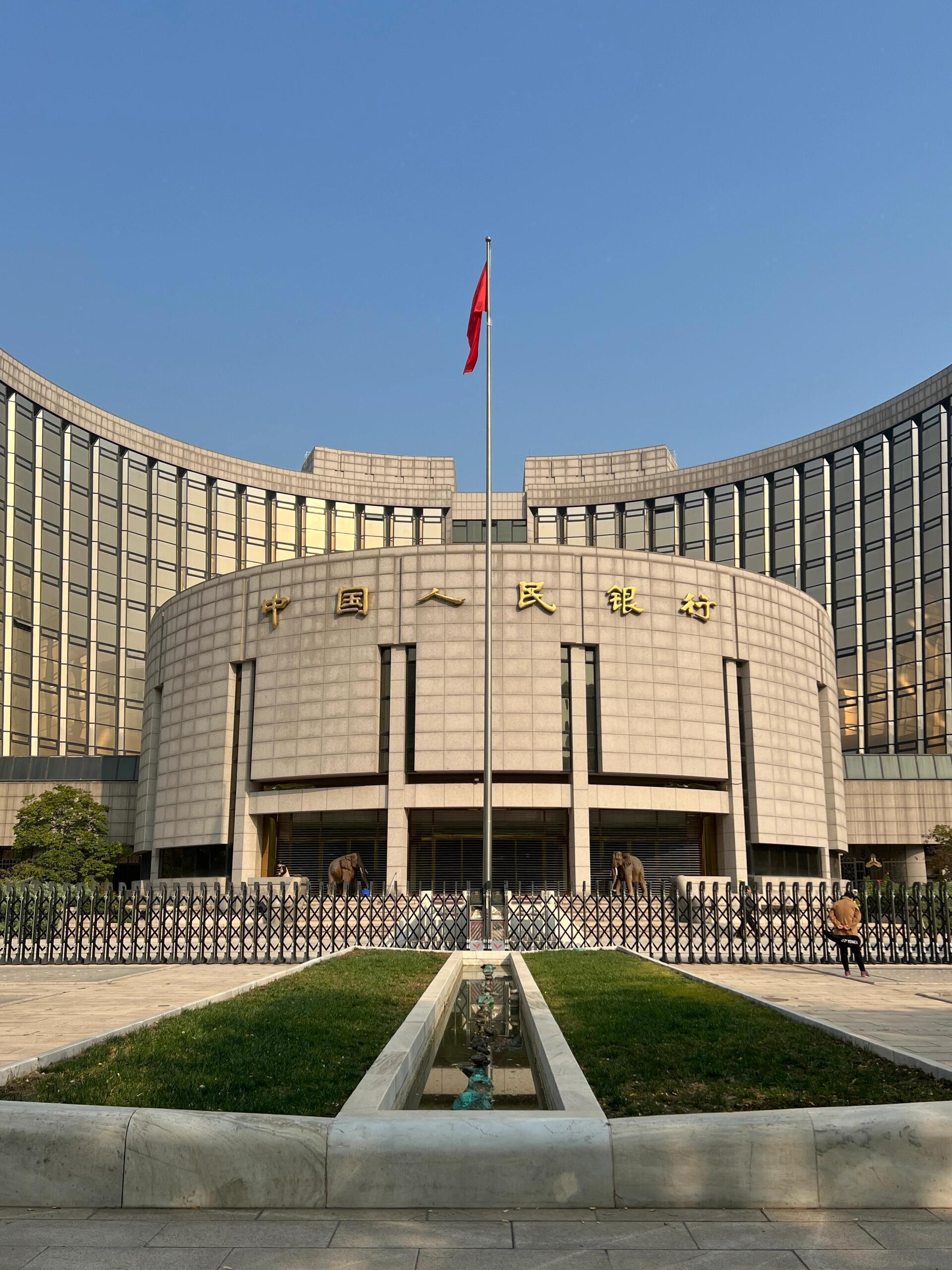 央行行长潘功胜：截至6月末中国银行业总资产近470万亿元