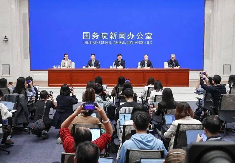 金融监管总局局长李云泽:稳妥有序推进中小金融机构兼并重组、减量提质