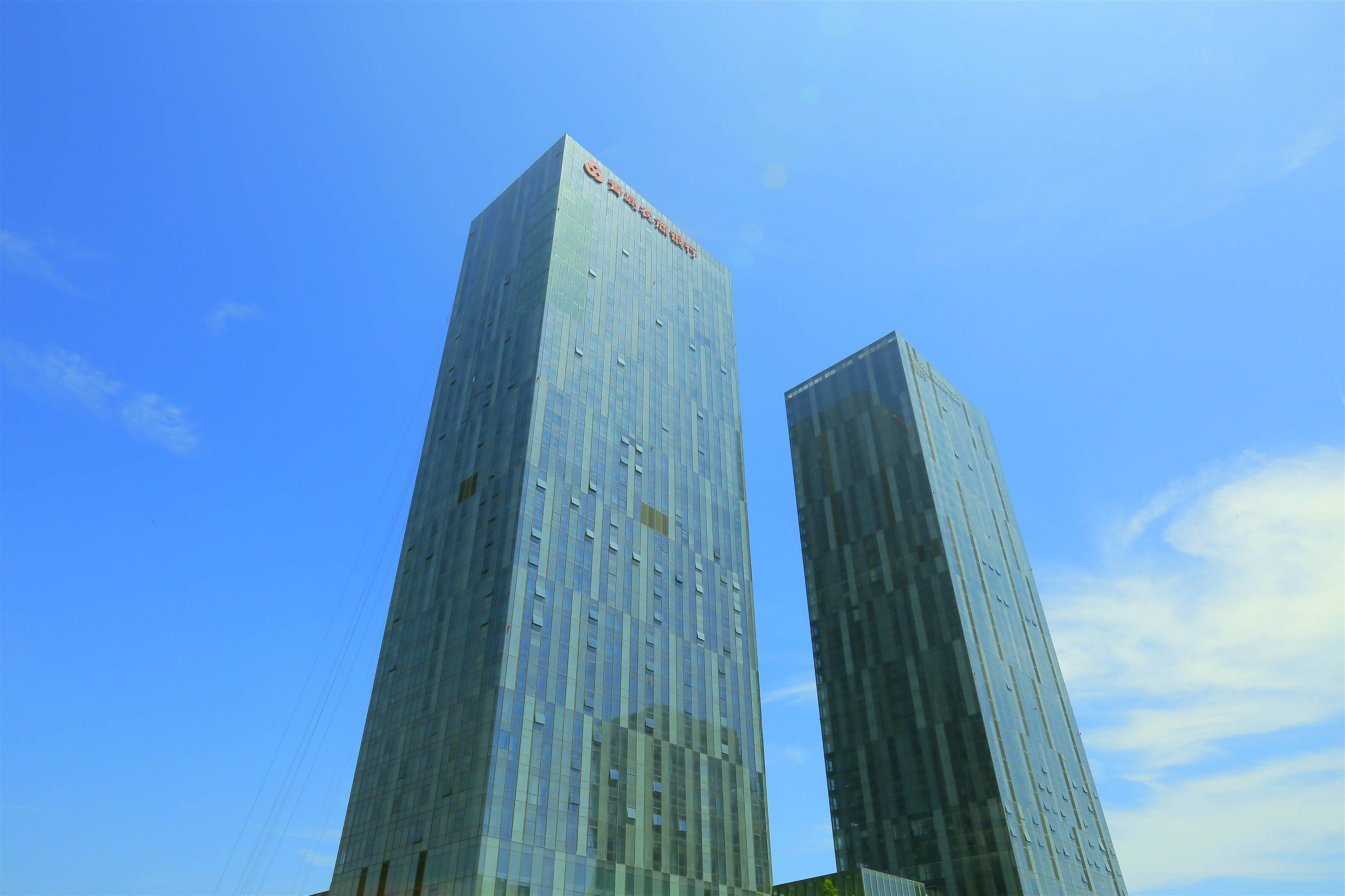 青岛农商银行:董事长王锡峰因到龄退休辞任